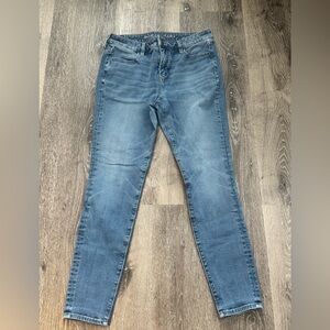 American Eagle Outfitters Light Wash Skinny Jeans